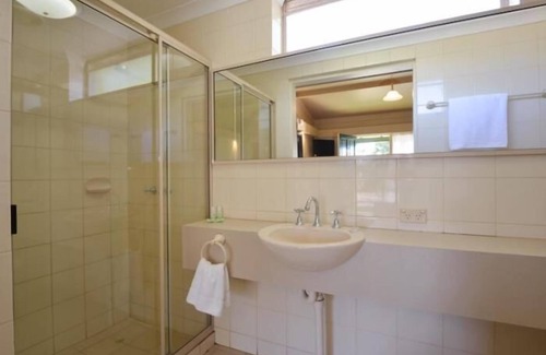 Piccadilly Hotel | The Tower Hotel Kalgoorlie