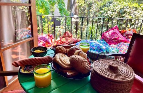 Barrio Altavista Cama Y Desayuno | The Tower of Alebrijes in San Angel Inn