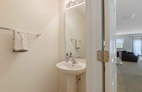 Northeast Raleigh Apartamento | The townhouse by the greenway- Perfect Relocation or Vacation!