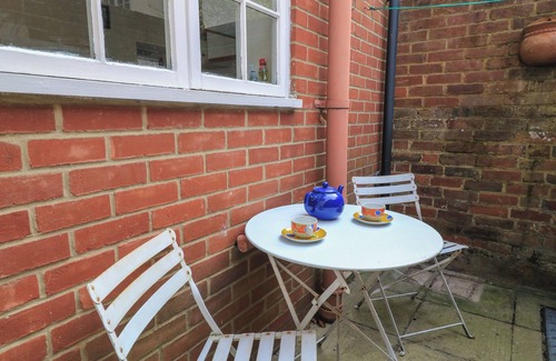 Salisbury Cabaña | THE TOWNHOUSE, character holiday cottage in Salisbury