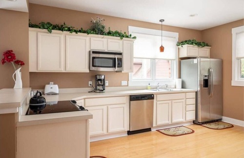 Traverse City Casa | The Townhouse in the Heart of Traverse City
