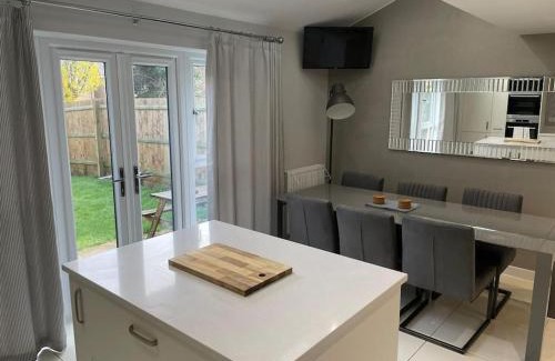 Peterborough Casa | The Townhouse @Thorpe Road