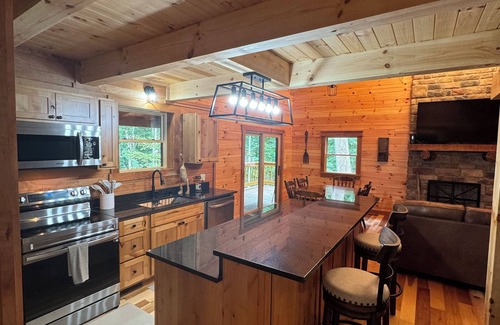 Laurelville Cabina | The Tradesman: Brand New, Custom Built Log Cabin in The Hocking Hills