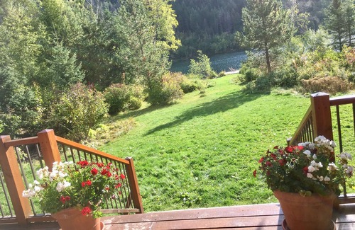 Gold Bridge Cabina | The Trailhead : Lakefront Cabin @ Tyaughton Lake
