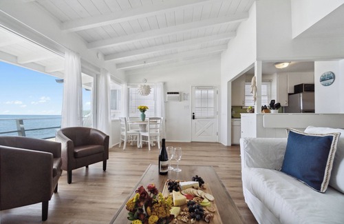 Eastern Malibu Casa | Malibu Carbon Beach Oceanfront Bungalow Doce