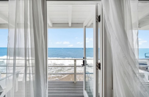 Eastern Malibu Casa | Malibu Carbon Beach Oceanfront Bungalow Doce