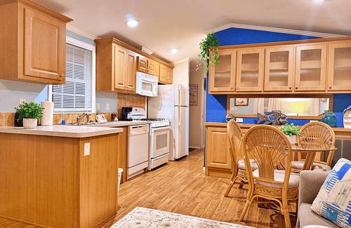 Seffner Community Alliance Cabina | The Tranquil Cabin