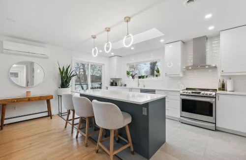 Fall River Casa | The Tranquil lake-house at Fletchers Lake