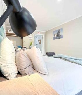 Walmer Casa | The Travellers Inn, Short Road