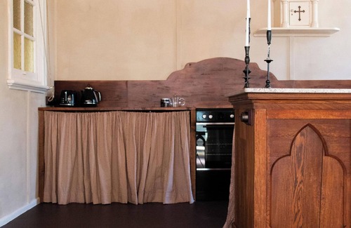 Gunbower Casa | The Travelling Bishop ~ Historic Church