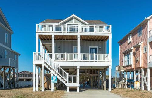Long Beach Casa | The Treasure Chest by Oak Island Accommodations
