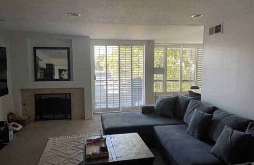 Sawtelle Condominio | 2 Bed 2 Bath WEST LOS ANGELES/SM - Comfy, Walkable, & Breezy Rental with Balcony