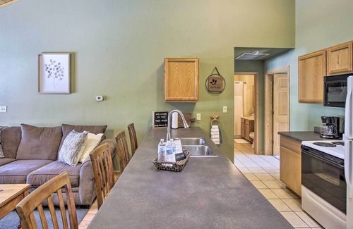 Goodman Condominio | 'The Tree House' Condo w/ Private Boat Dock!