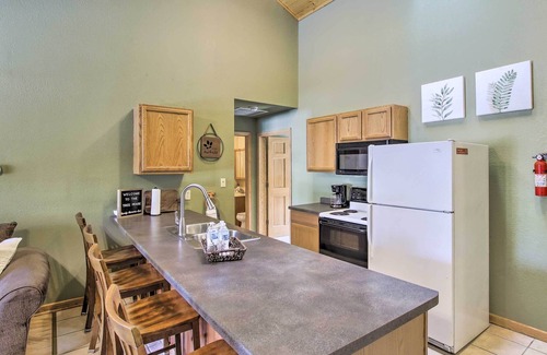 Goodman Condominio | 'The Tree House' Condo w/ Private Boat Dock!
