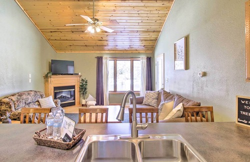 Goodman Condominio | 'The Tree House' Condo w/ Private Boat Dock!