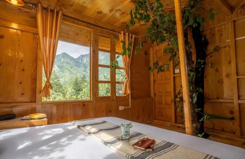 Banjar Chalet De Esquí | THE TREE HOUSE JIBHI ,Swastika Aashiyana