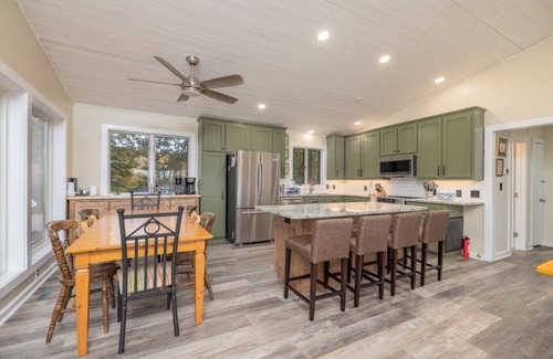 Bracey Casa | The Tree House | Spectacular Water Views | Freshly Renovated