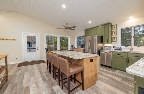 Bracey Casa | The Tree House | Spectacular Water Views | Freshly Renovated