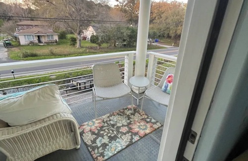 Charleston Casa | The Tree Top Terrace- is private, close to ocean & downtown on James Island..