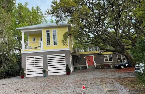 Charleston Casa | The Tree Top Terrace- is private, close to ocean & downtown on James Island..
