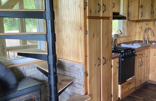 West Baden Springs Cabina | The Treehouse: Unique "Off the Grid" Cabin on the Lost River with stunning views