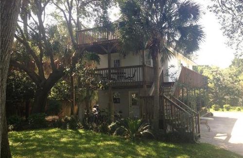 Folly Beach Casa | The Treehouse at 10th