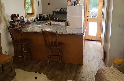 Cazadero Cabina | "The Treehouse" Cabin on 275 acres with Private Hiking Trails, Wineries nearby.