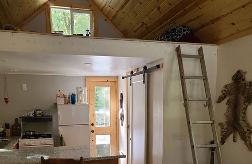 Cazadero Cabina | "The Treehouse" Cabin on 275 acres with Private Hiking Trails, Wineries nearby.