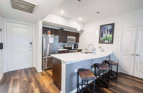 North Burnet Apartamento | The Treehouse - Fun 2BR Retreat in the Domain