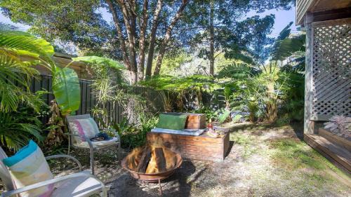 Pearl Beach Casa | The Treehouse -Pet Friendly, Heated Spa