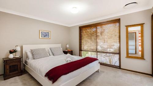 Pearl Beach Casa | The Treehouse -Pet Friendly, Heated Spa