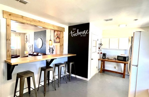 Bowie Casa | The Treehouse | Walking distance to LCU 2/1