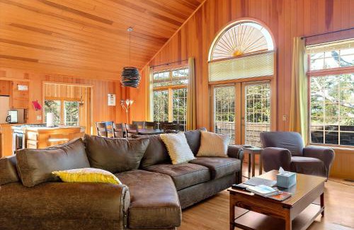 Marine Terrace Casa | The Treetop House Pet Friendly