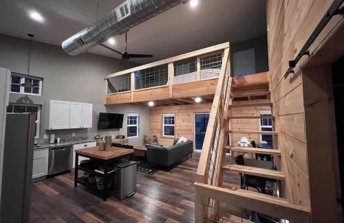 Logan Casa | The Treetop Retreat – Family Getaway in Scenic Hocking Hills