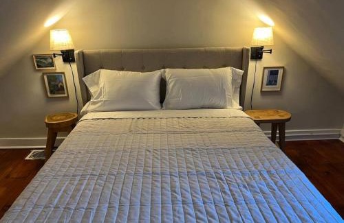 Manayunk Casa | The Trinity Cottage in Manayunk, Walk to Main Street and Train