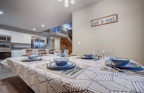 Longtown Cabina | The Triple Nickel · Picturesque & Spacious Haven~Hot Tub & Fire Pit!