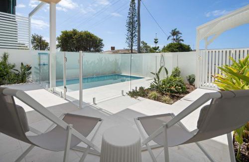 Dicky Beach Casa | The Tropic - Dicky Beach Escape