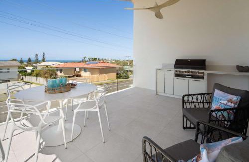 Dicky Beach Casa | The Tropic - Dicky Beach Escape