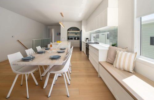 Dicky Beach Casa | The Tropic - Dicky Beach Escape