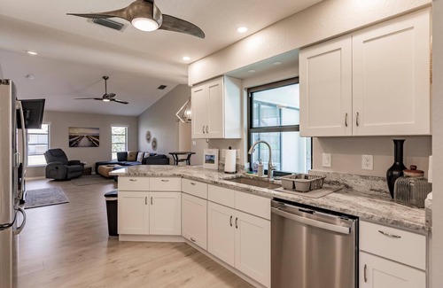 Deep Creek Casa | The Tropical House - heated pool / 3 bed, 2 bath