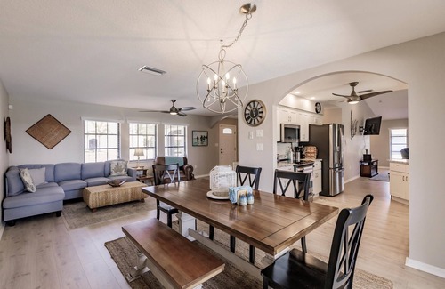 Deep Creek Casa | The Tropical House - heated pool / 3 bed, 2 bath