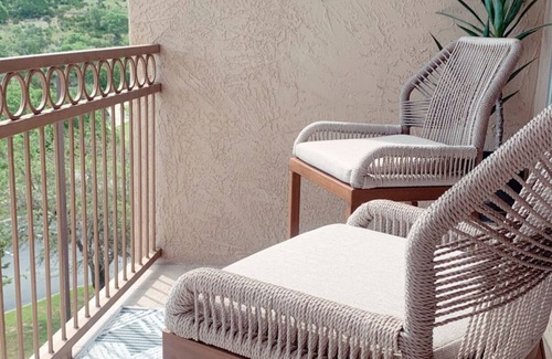 Boerne Condominio | The Troubadour at Tapatio Springs Resort- Golf, Swimming Pool, Restaurant & Bar.