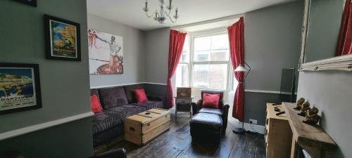 Old Town Hastings Apartamento | The Tuck Away, Central Old Town with Parking