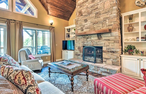 Tuckasegee Casa | ‘The Tuck Mtn Getaway’ w/ Hot Tub, Acerage & Views