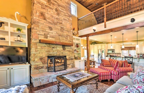 Tuckasegee Casa | ‘The Tuck Mtn Getaway’ w/ Hot Tub, Acerage & Views