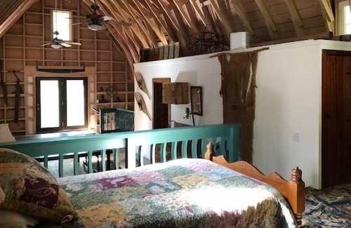 Ludington Casa | The Tudor Barn - Tudor Style Barn House. Sleeps 5!