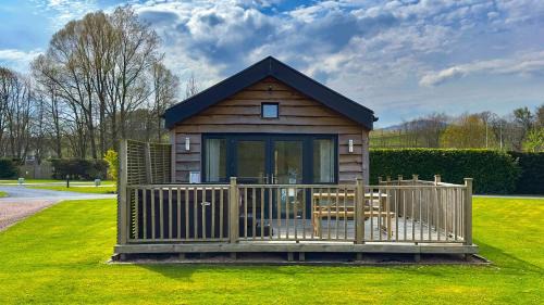 Crieff Apartamento | The Tummel Lodge with Hot Tub in Crieff