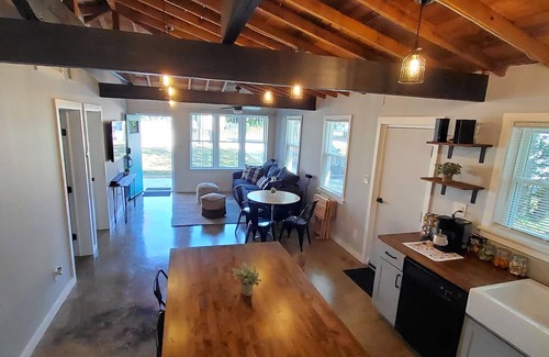 Lexington Casa | The Turquoise Door in Town of Lexington