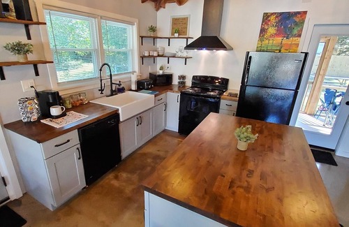 Lexington Casa | The Turquoise Door in Town of Lexington