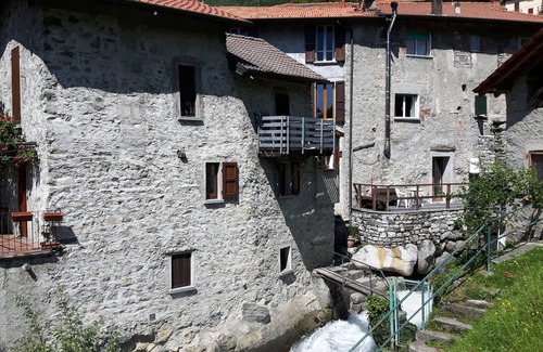 Nesso Apartamento | The Turr de Mezz Nesso-apartment With Lake View Room - Relaxing and Tranquil
